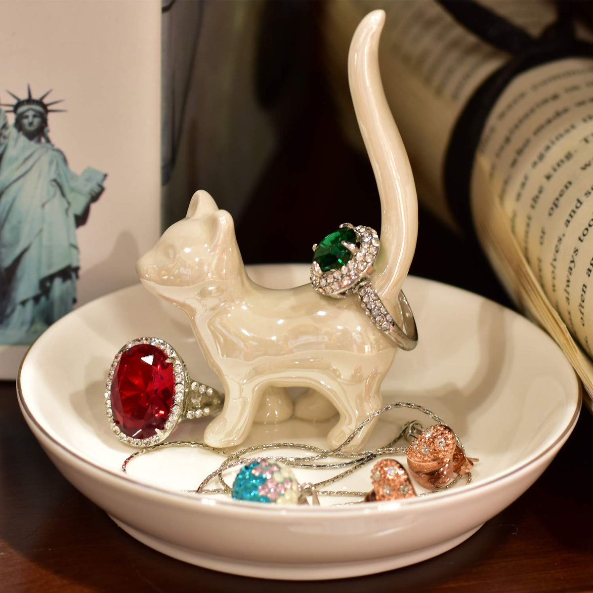 ROSA&ROSE Cat Ring Holder Trinket Tray Ceramic Jewelry Dish Decorative Ring Holder/Trinket Tray Engagement Wedding Birthday Gifts for Women Her(Pearl White)