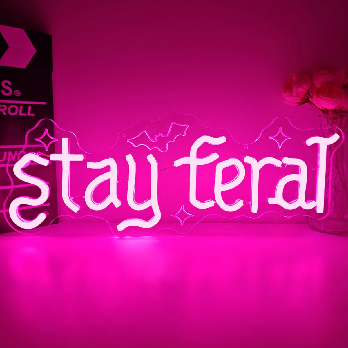 Stay Feral Neon Sign for Wall Decor Feral Led Sign Gothic Decor Dark Art Neon Light Signs Bat Light Up Sign for Bedroom Girl Goth Lover Halloween Decoration